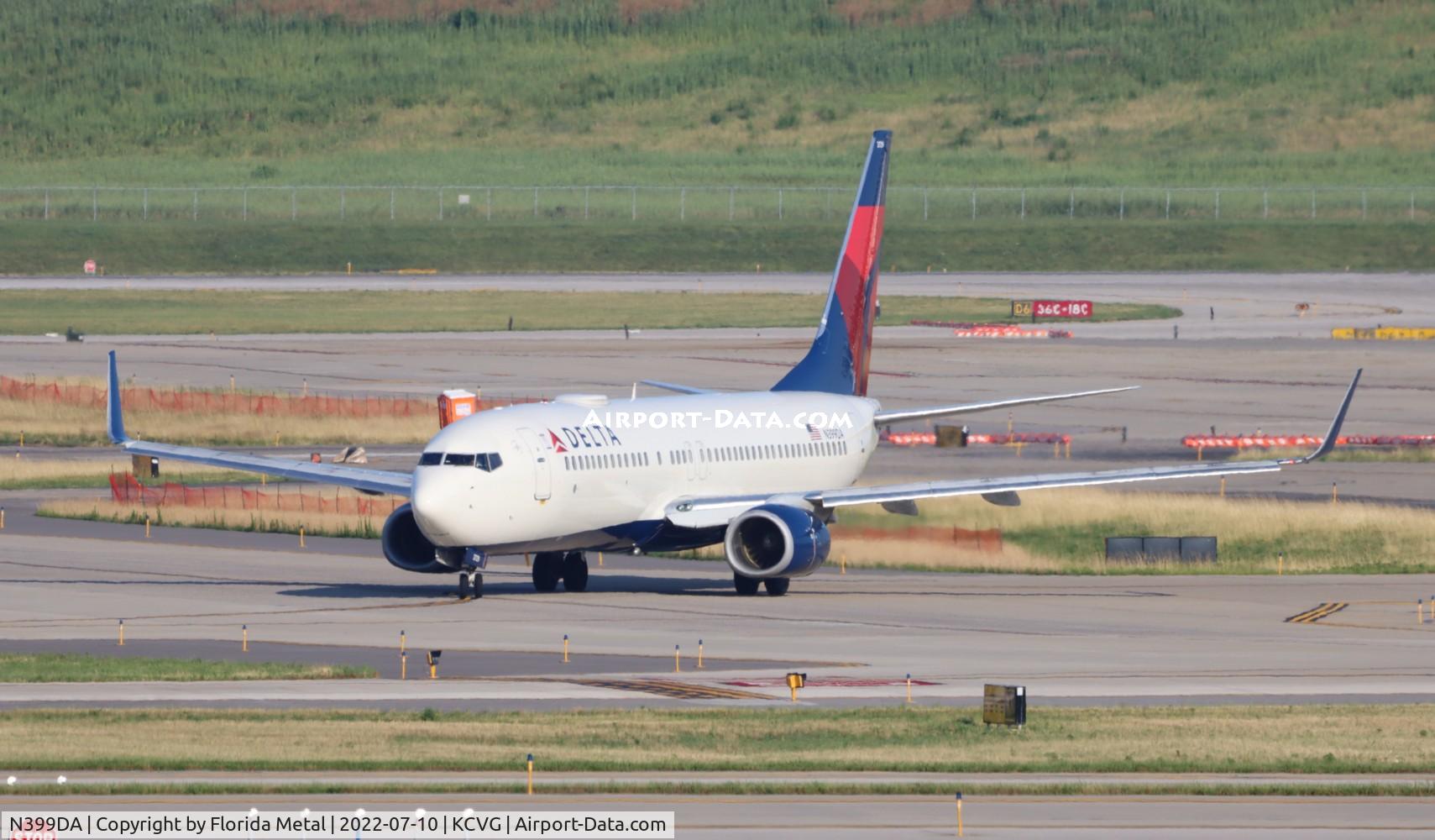 N399DA, 2000 Boeing 737-832 C/N 30379, CVG 2022