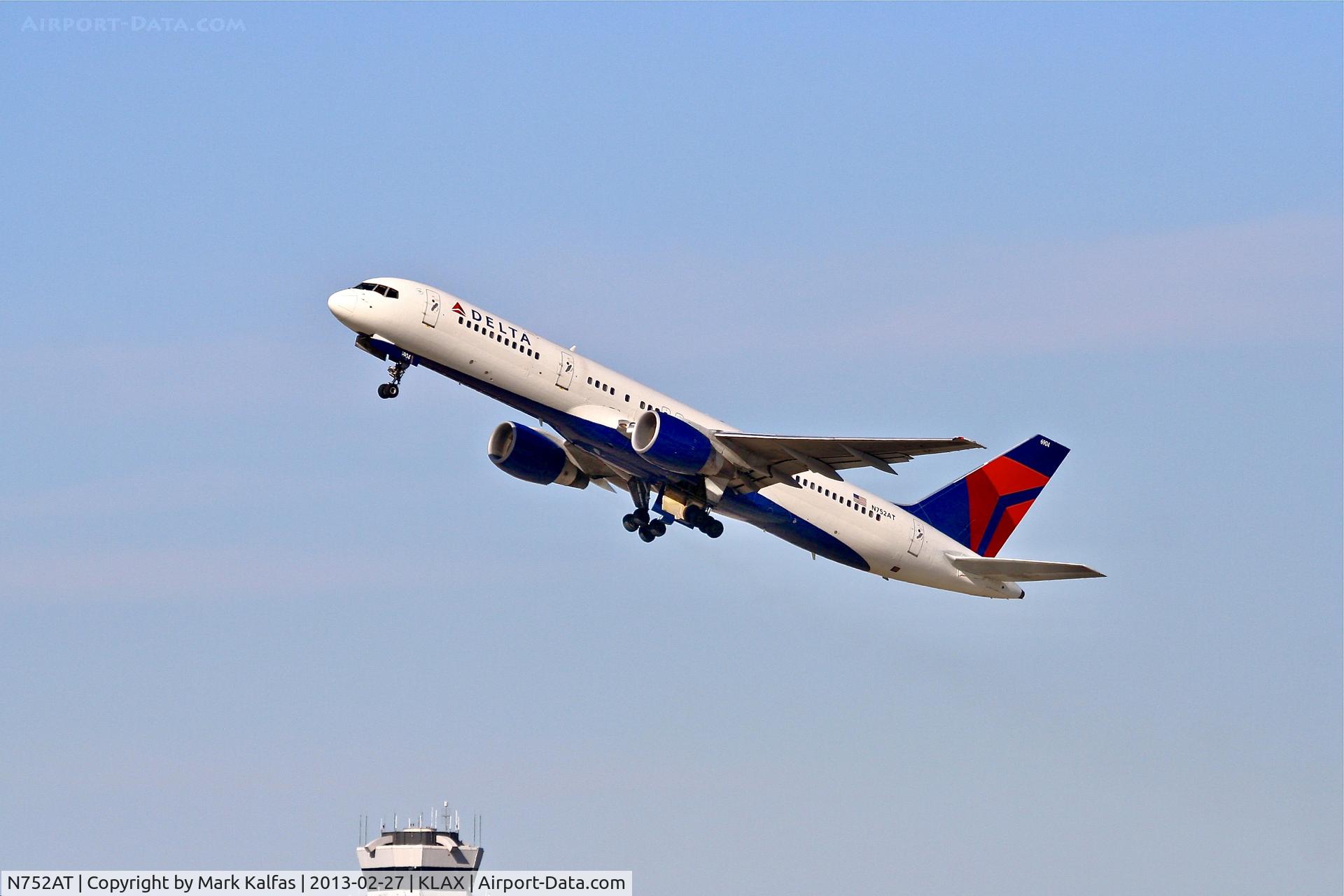 N752AT, 1984 Boeing 757-212 C/N 23128, Delta B752, N752AT departing 25R LAX