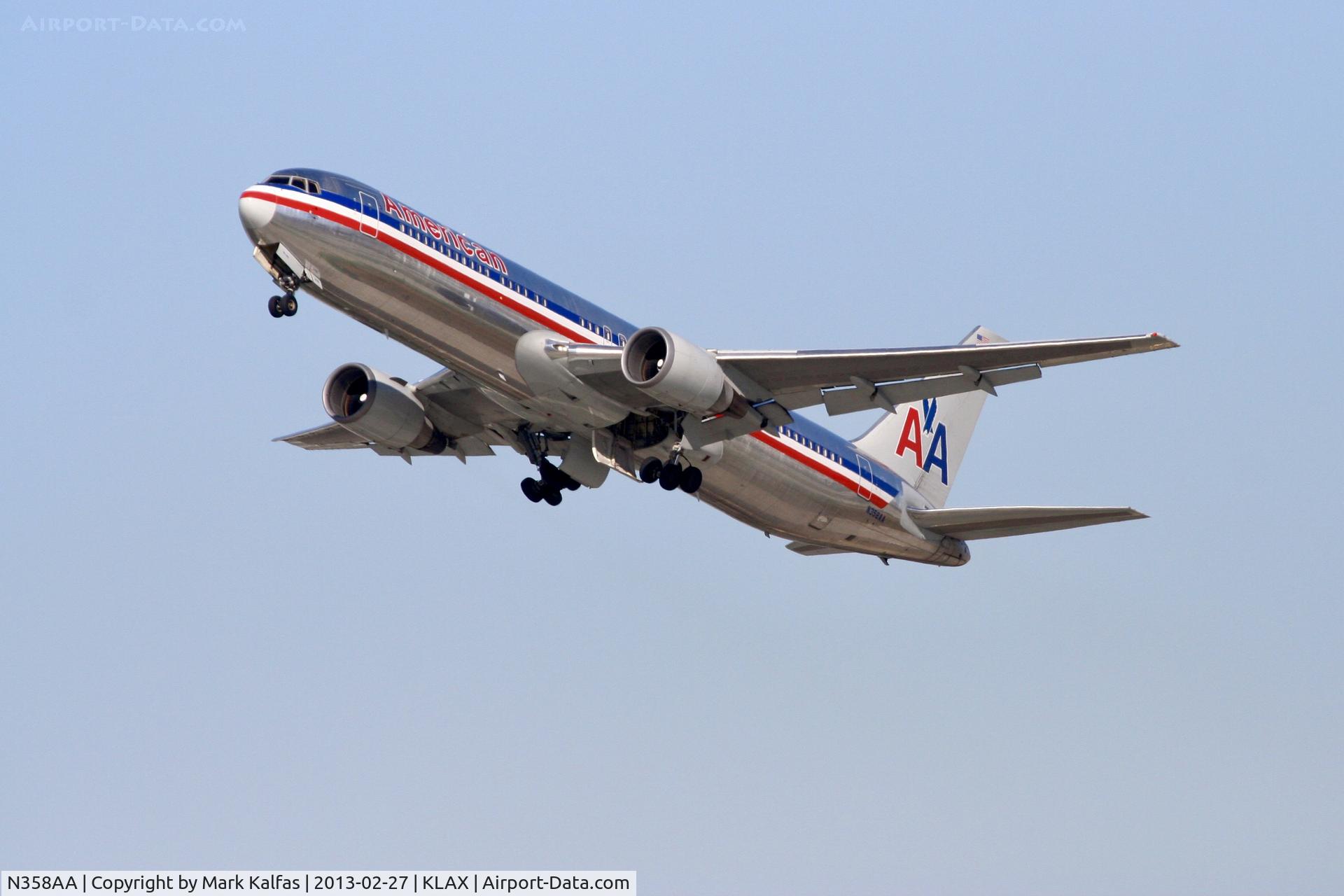 N358AA, 1988 Boeing 767-323 C/N 24039, American B763, N358AA departing 25R LAX