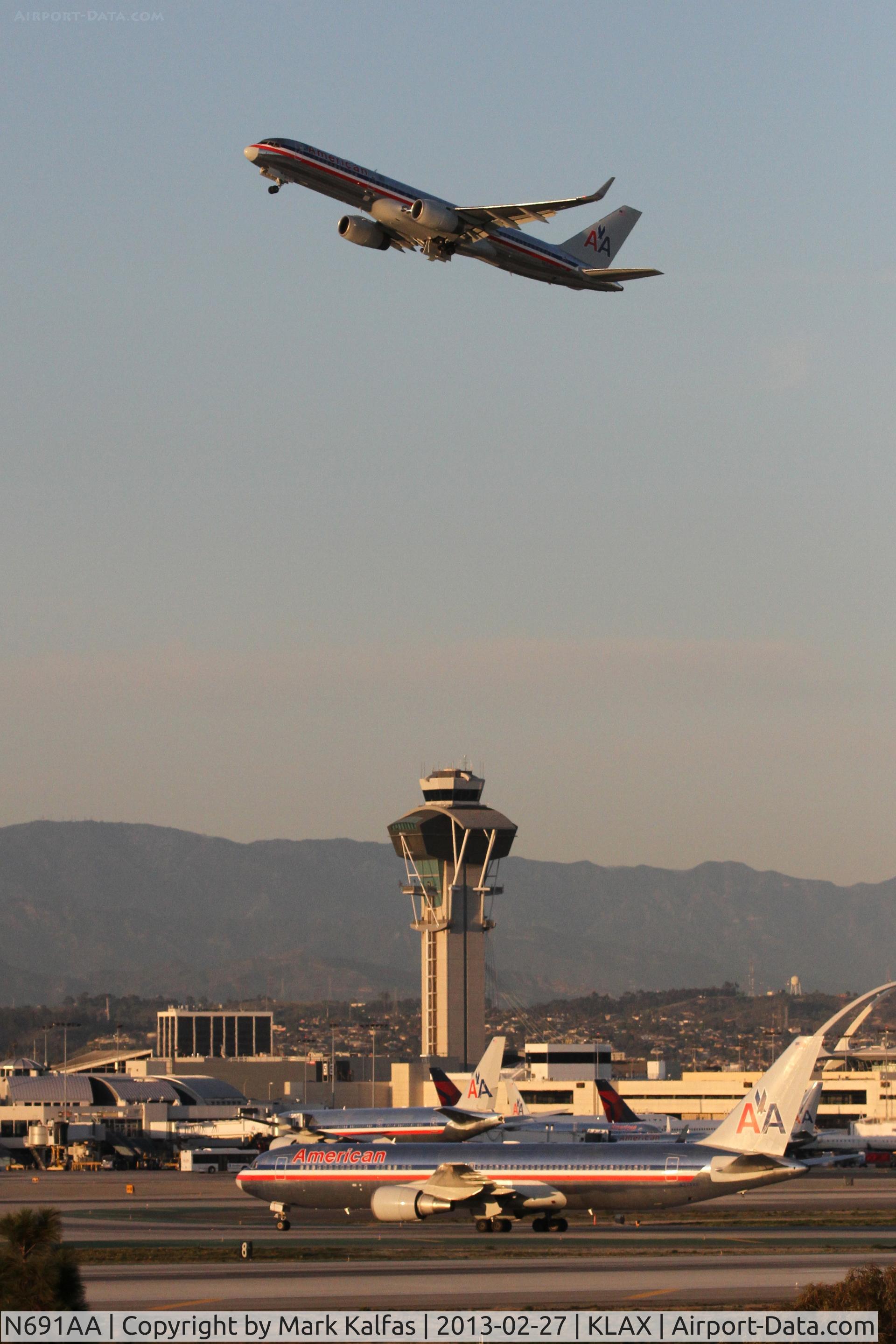 N691AA, 1993 Boeing 757-223 C/N 25697, American B752, N791AA departing 25R KLAX