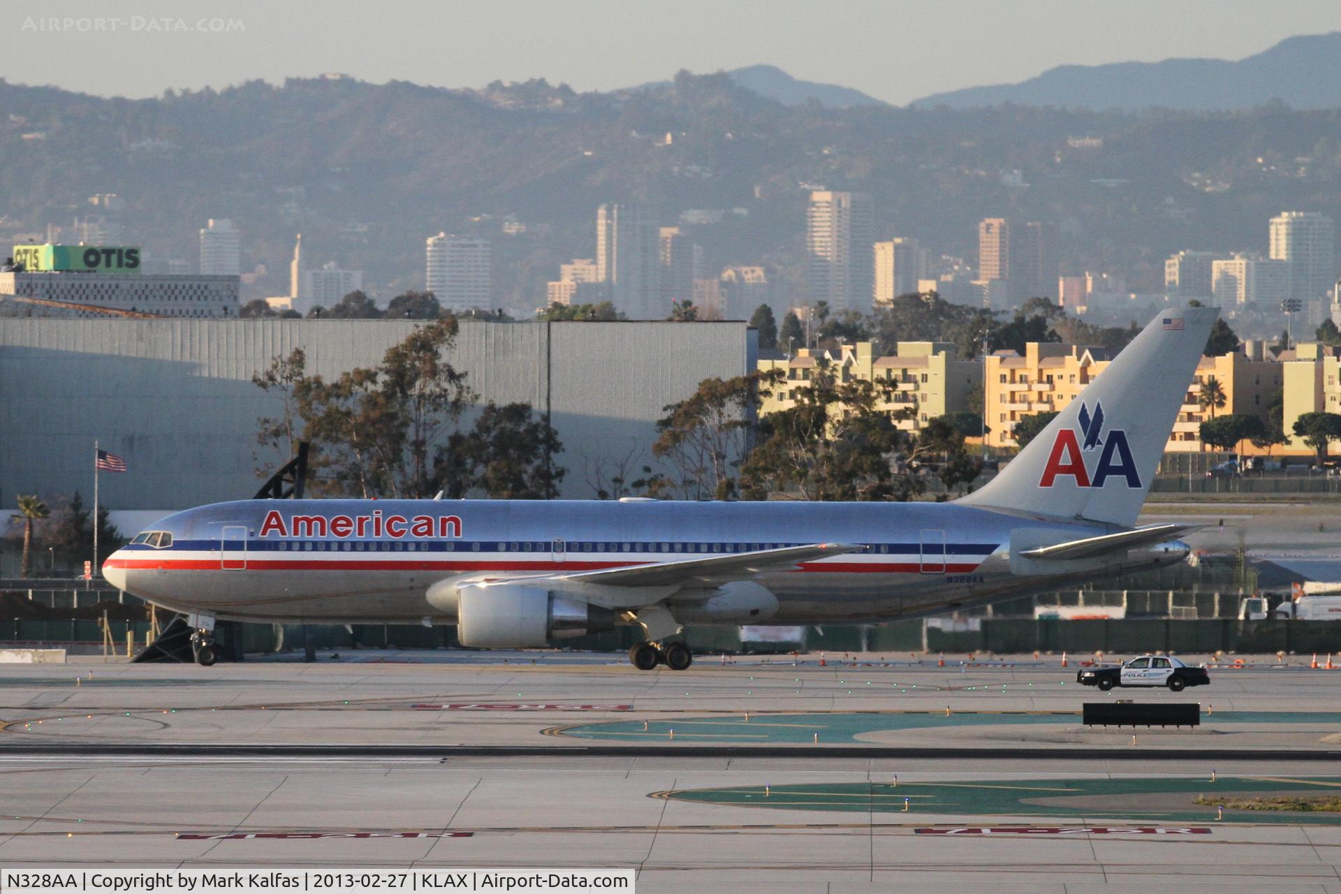 N328AA, 1986 Boeing 767-223 C/N 22328, American B762, N328AA at LAX