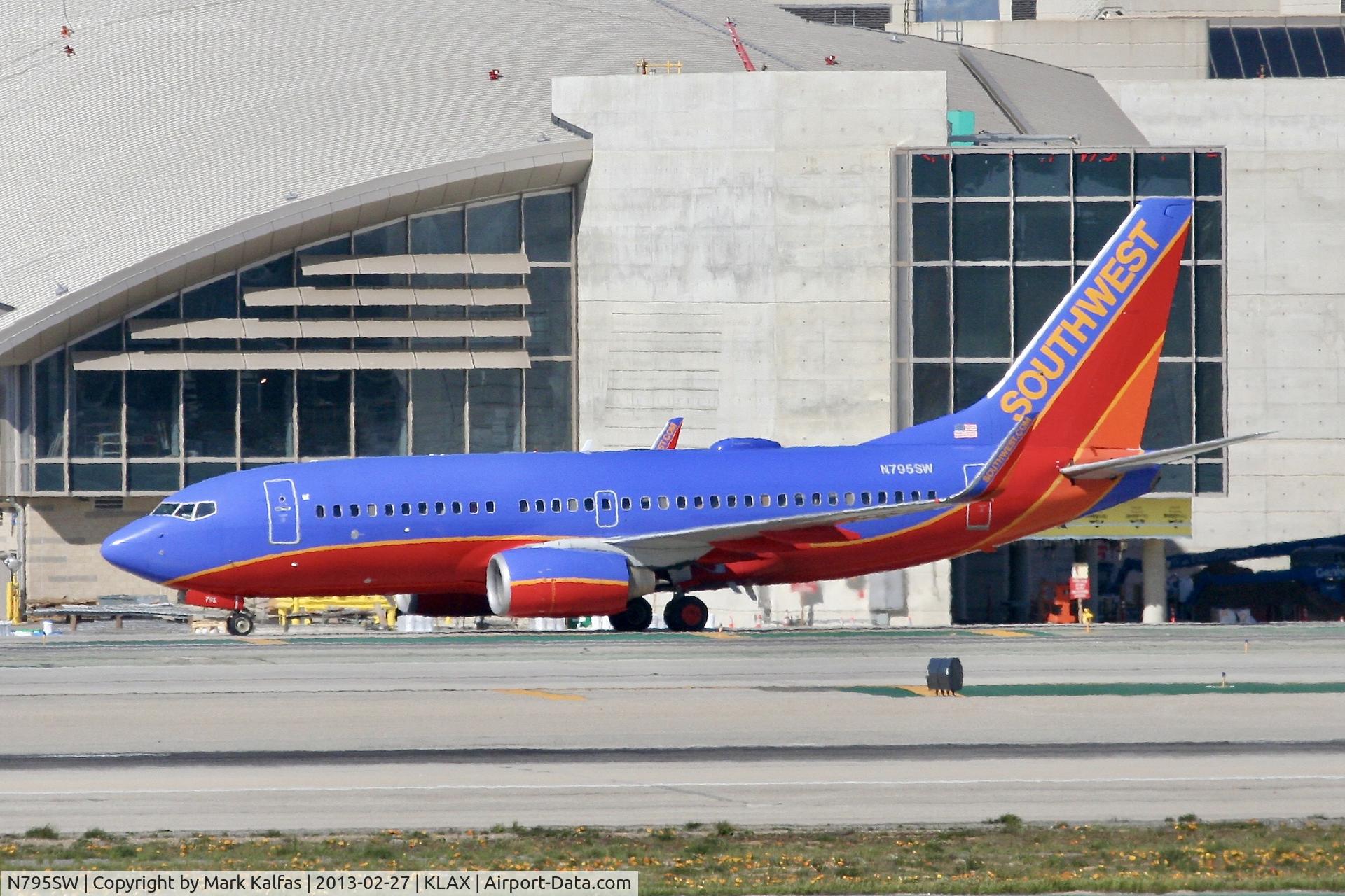 N795SW, 2001 Boeing 737-7H4 C/N 30606, Southwest B737, N795SW at LAX
