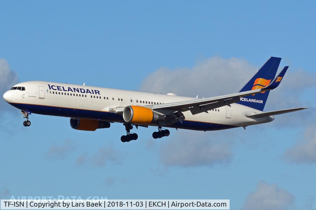 TF-ISN, 2000 Boeing 767-319 C/N 30586, RWY22L