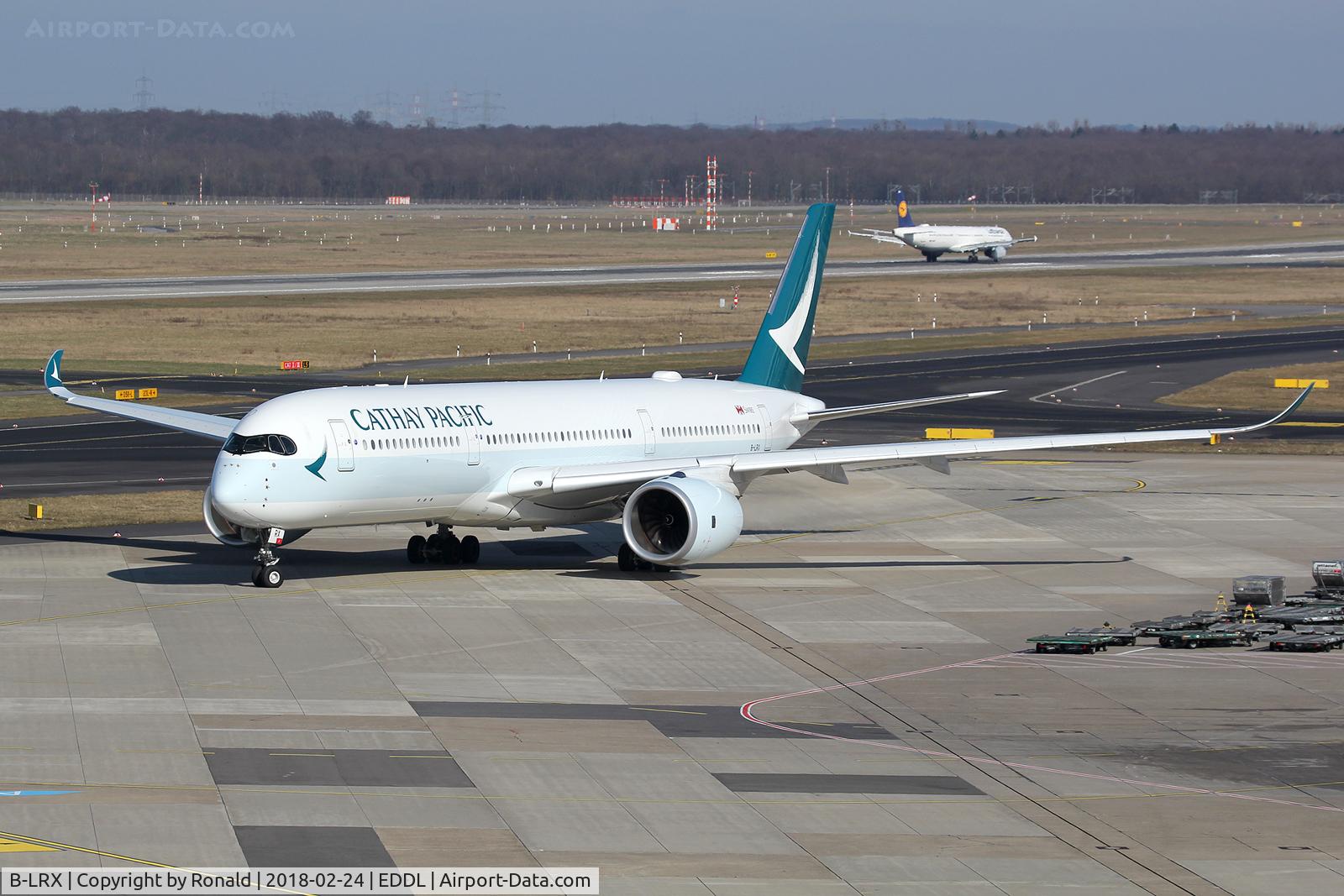 B-LRX, 2017 Airbus A350-941 C/N 155, at dus