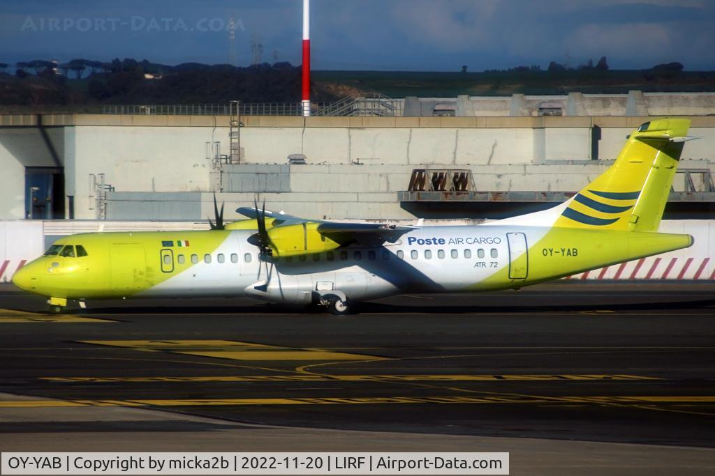 OY-YAB, 1999 ATR 72-212A C/N 588, Taxiing