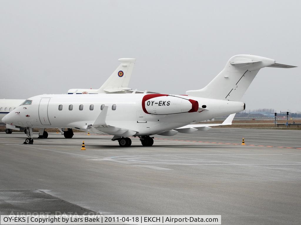 OY-EKS, 2008 Bombardier Challenger 300 (BD-100-1A10) C/N 20251, Parked