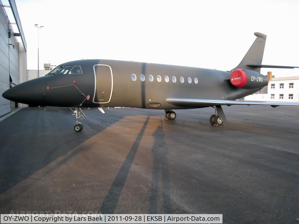 OY-ZWO, 2010 Dassault Falcon 2000EX C/N 196, Parked