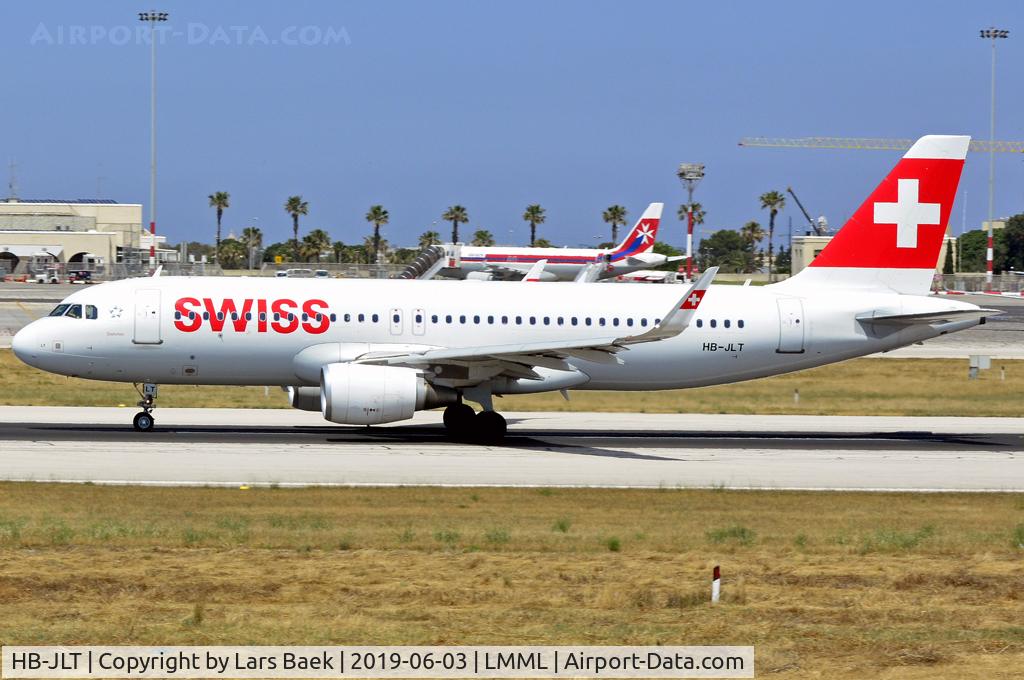 HB-JLT, 2013 Airbus A320-214 C/N 5518, Taxing