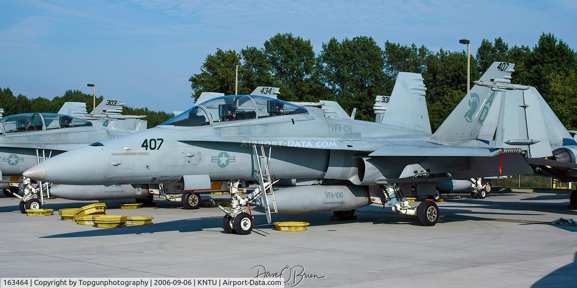 163464, 1988 McDonnell Douglas F/A-18D Hornet C/N 685/D010, VFA-106