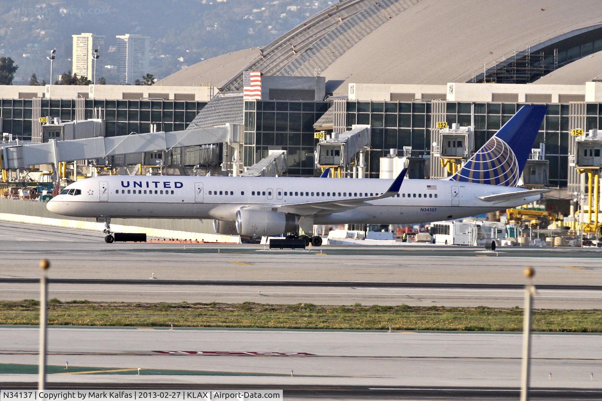 N34137, 1999 Boeing 757-224 C/N 30229, United B752, N34137 at LAX
