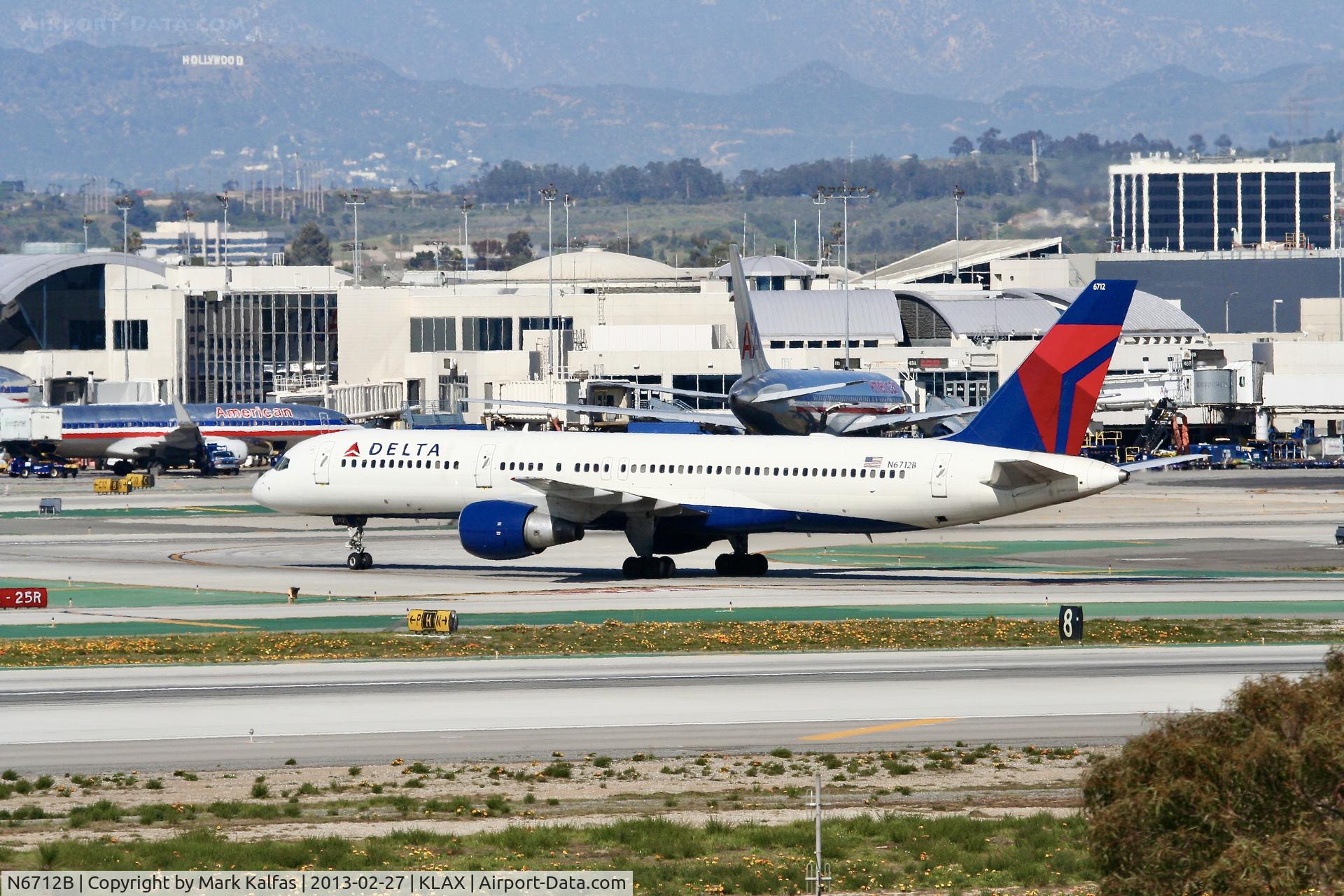 N6712B, 2000 Boeing 757-232 C/N 30484, Delta B752, N6712B at LAX