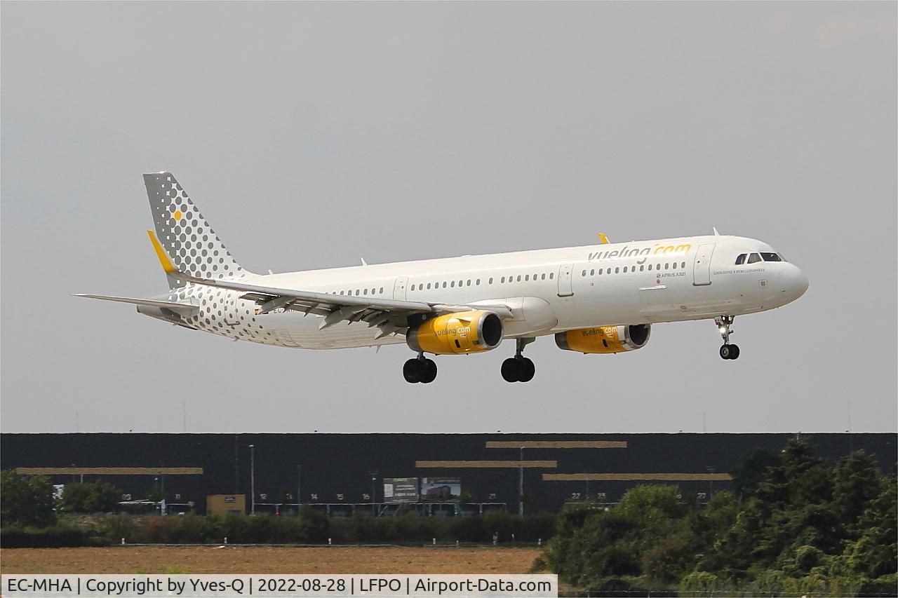 EC-MHA, 2015 Airbus A321-231 C/N 6684, Airbus A321-231, On final rwy 06, Paris Orly airport (LFPO-ORY)
