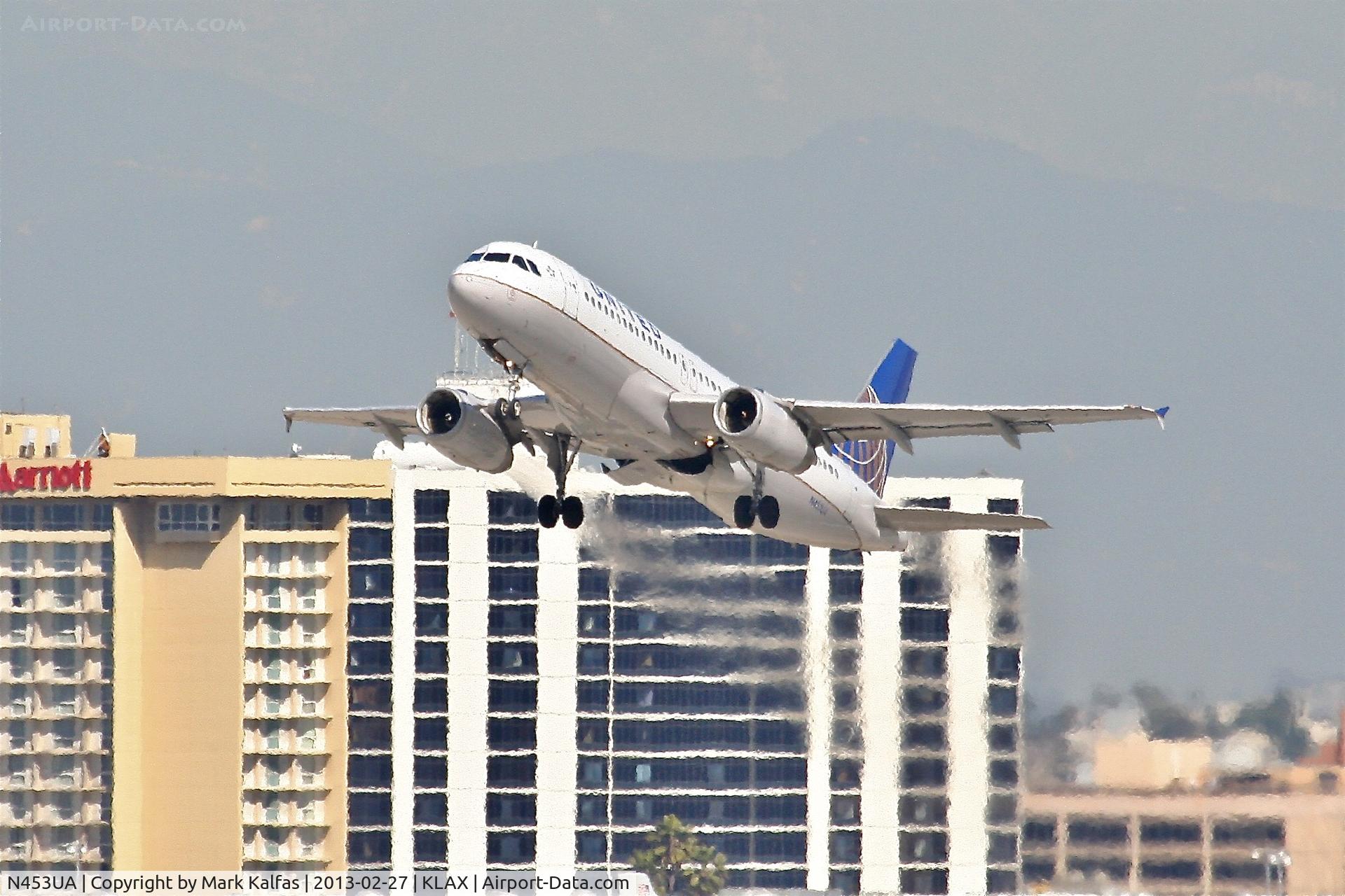 N453UA, 1999 Airbus A320-232 C/N 1001, United A320, N453UA 25R departure LAX
