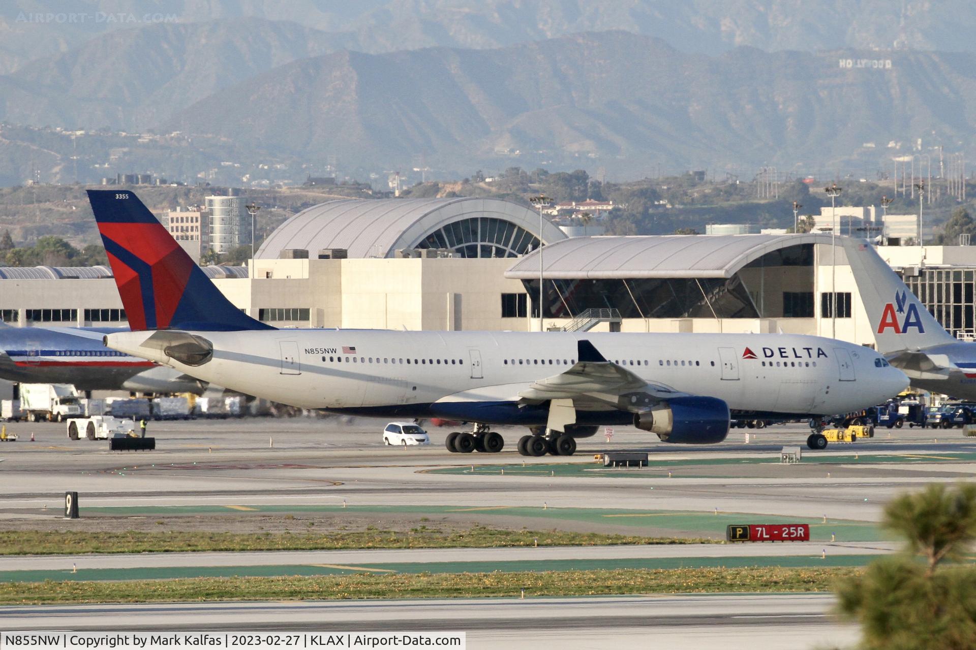 N855NW, 2004 Airbus A330-223 C/N 0621, Delta A332, N855NW at LAX