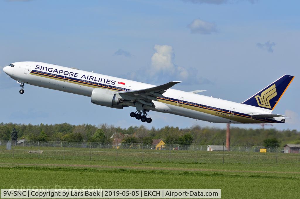 9V-SNC, 2015 Boeing 777-312/ER C/N 42242, RWY22R from St. Magleby