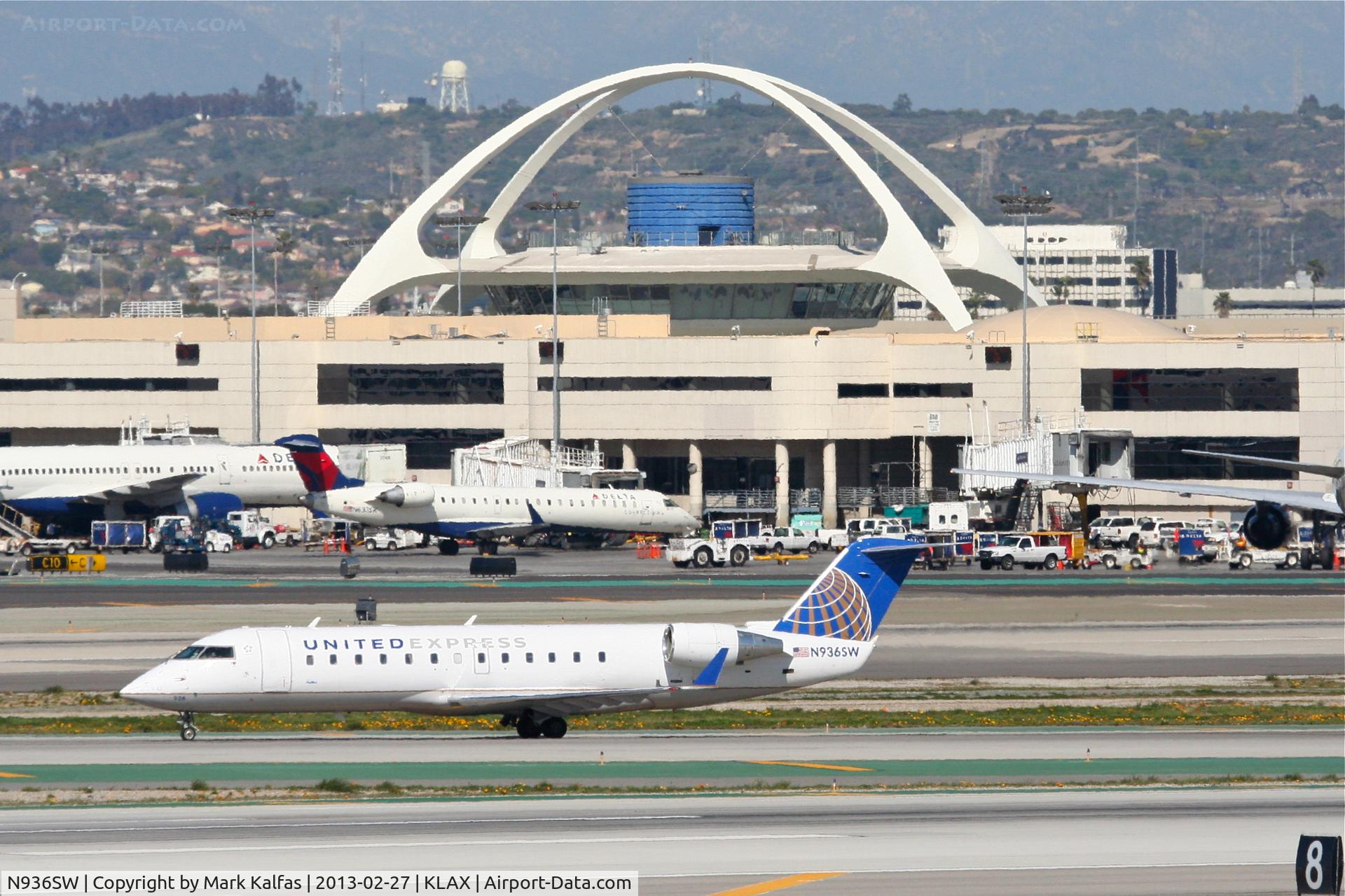 N936SW, 2002 Bombardier CRJ-200LR (CL-600-2B19) C/N 7726, SkyWest/United Express CRJ2, N936SW at LAX