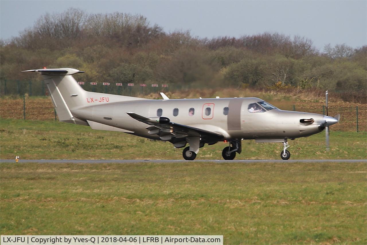 LX-JFU, 2012 Pilatus PC-12/47E C/N 1356, Pilatus PC-1247E, Taxiing rwy 25L, Brest-Bretagne Airport (LFRB-BES)