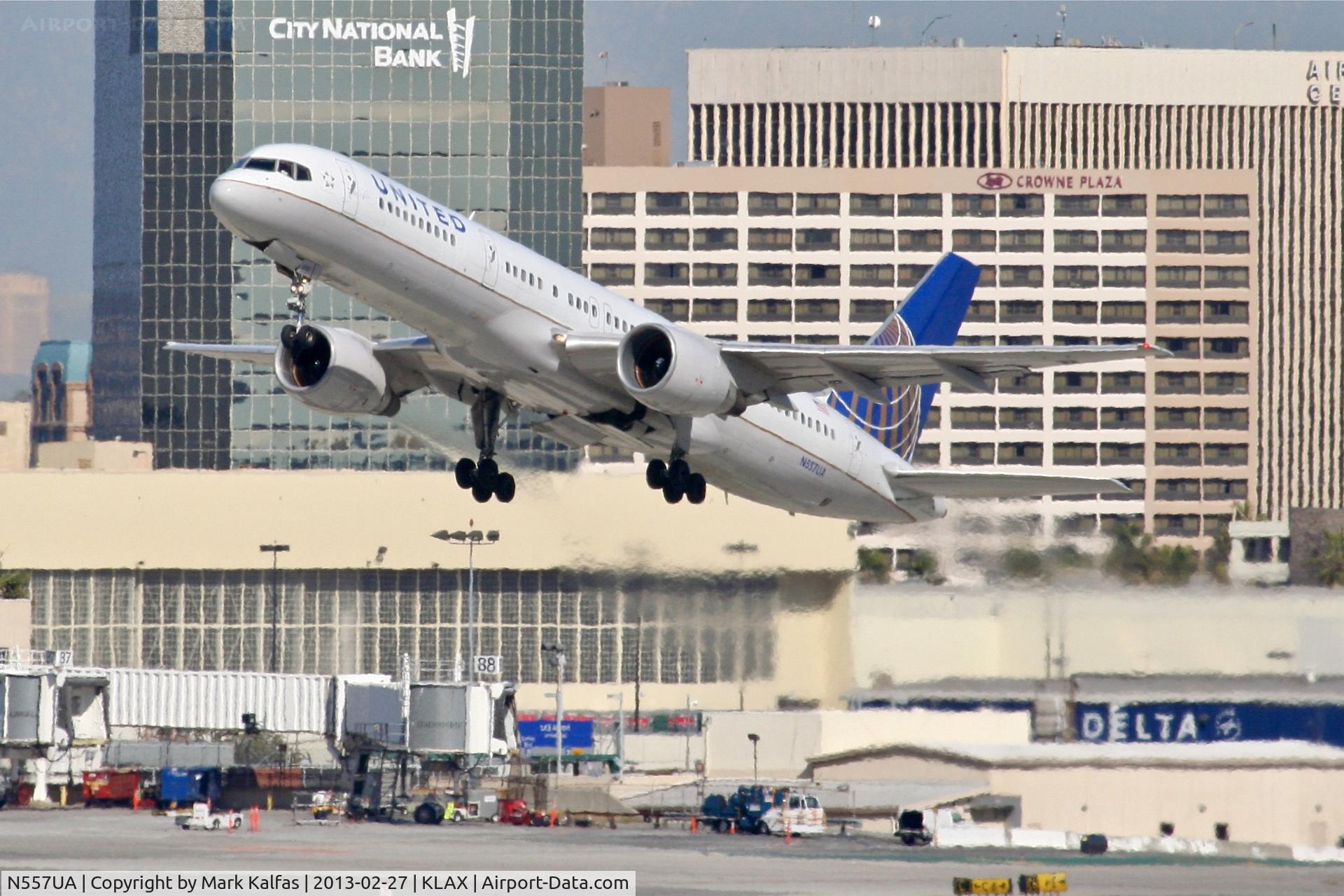 N557UA, 1992 Boeing 757-222 C/N 26653, United B752, N557UA departing 25R LAX