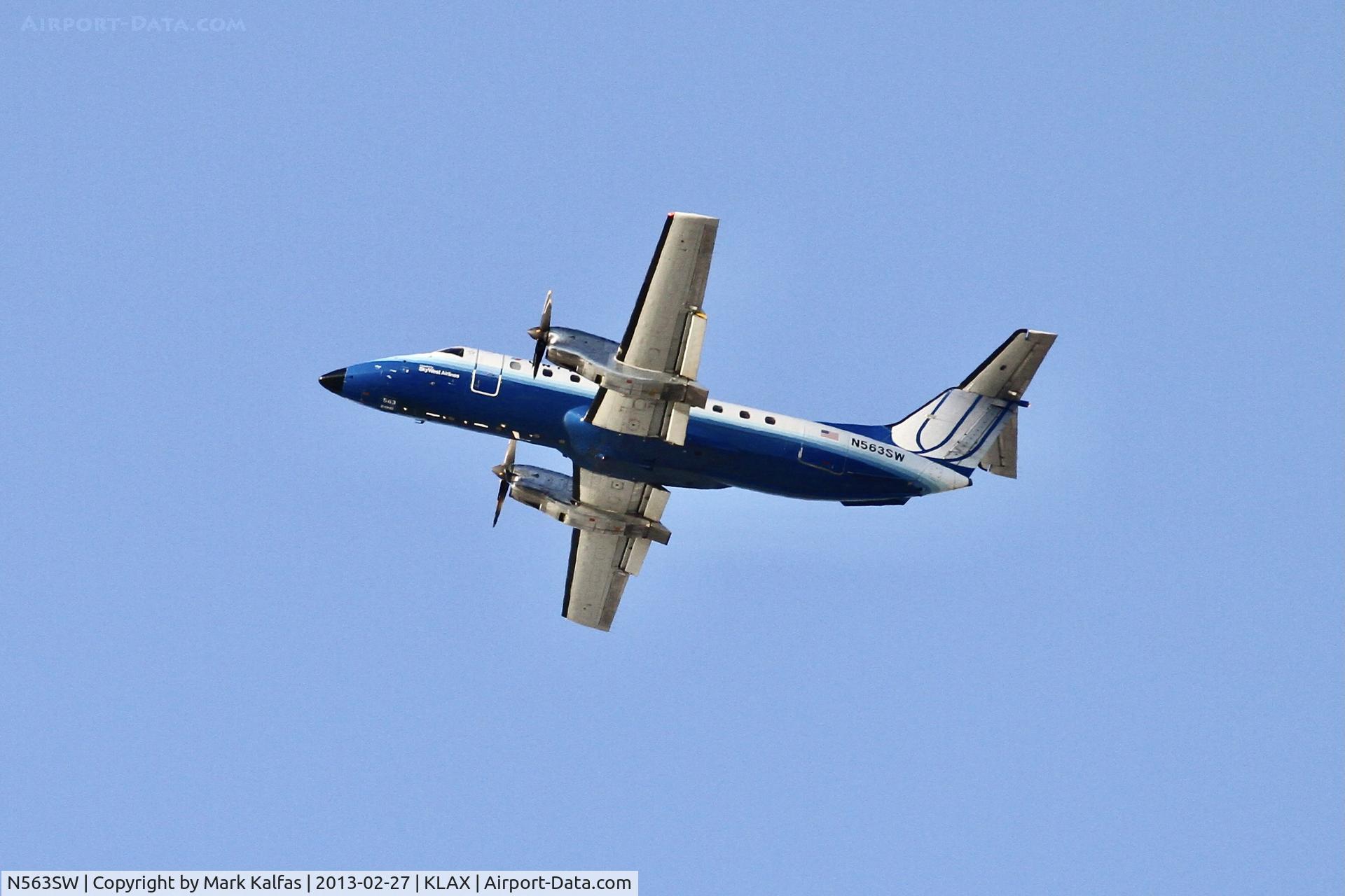 N563SW, 1998 Embraer EMB-120 Brasilia C/N 120338, SkyWest/United Express Embraer EMB-120, SKY5392 departing RWY 25R KLAX enroute to Yuma MCAS/Yuma Intl.-KNYL.