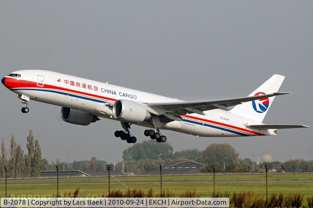 B-2078, 2010 Boeing 777-F6N C/N 37714, RWY22R