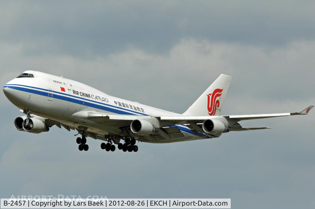 B-2457, 2002 Boeing 747-412/BCF C/N 27067, RWY22L