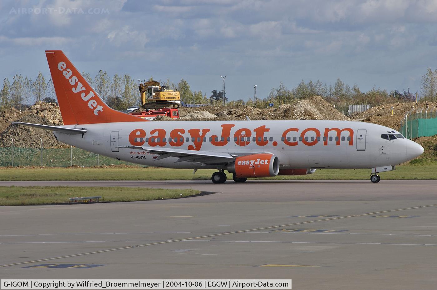 G-IGOM, 1999 Boeing 737-36N C/N 28599, Taxiing out to the runway.