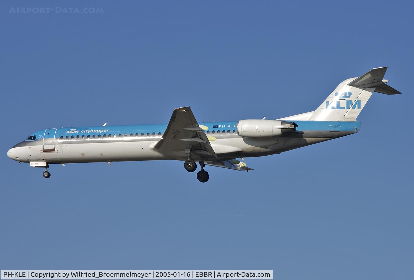PH-KLE, 1989 Fokker 100 (F-28-0100) C/N 11270, Approach to runway 25R.