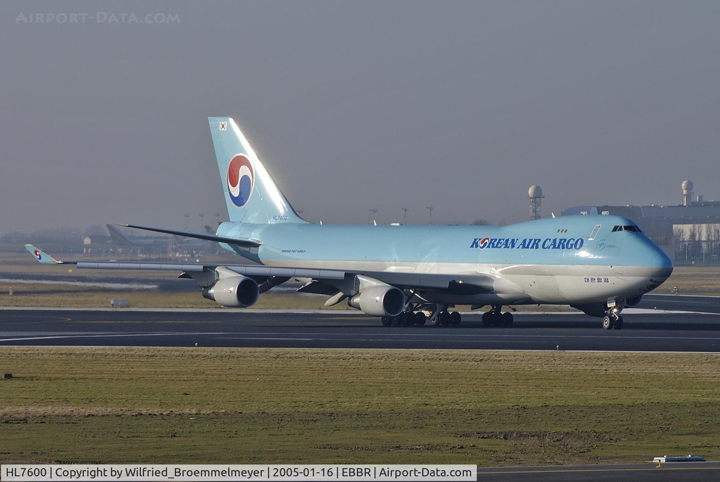 HL7600, 2004 Boeing 747-4B5F/SCD C/N 33945, Taxiing to runway 20.