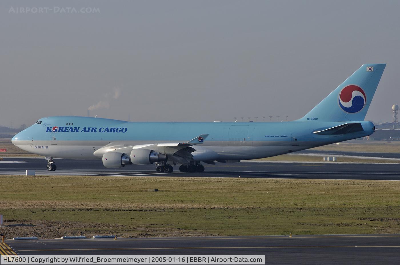 HL7600, 2004 Boeing 747-4B5F/SCD C/N 33945, Line-up and take-off roll on runway 20.