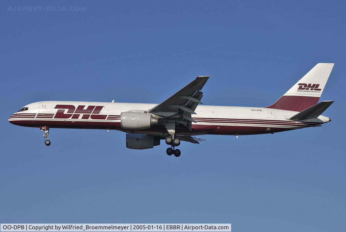 OO-DPB, 1984 Boeing 757-236/SF C/N 22183, Approach runway 25R.