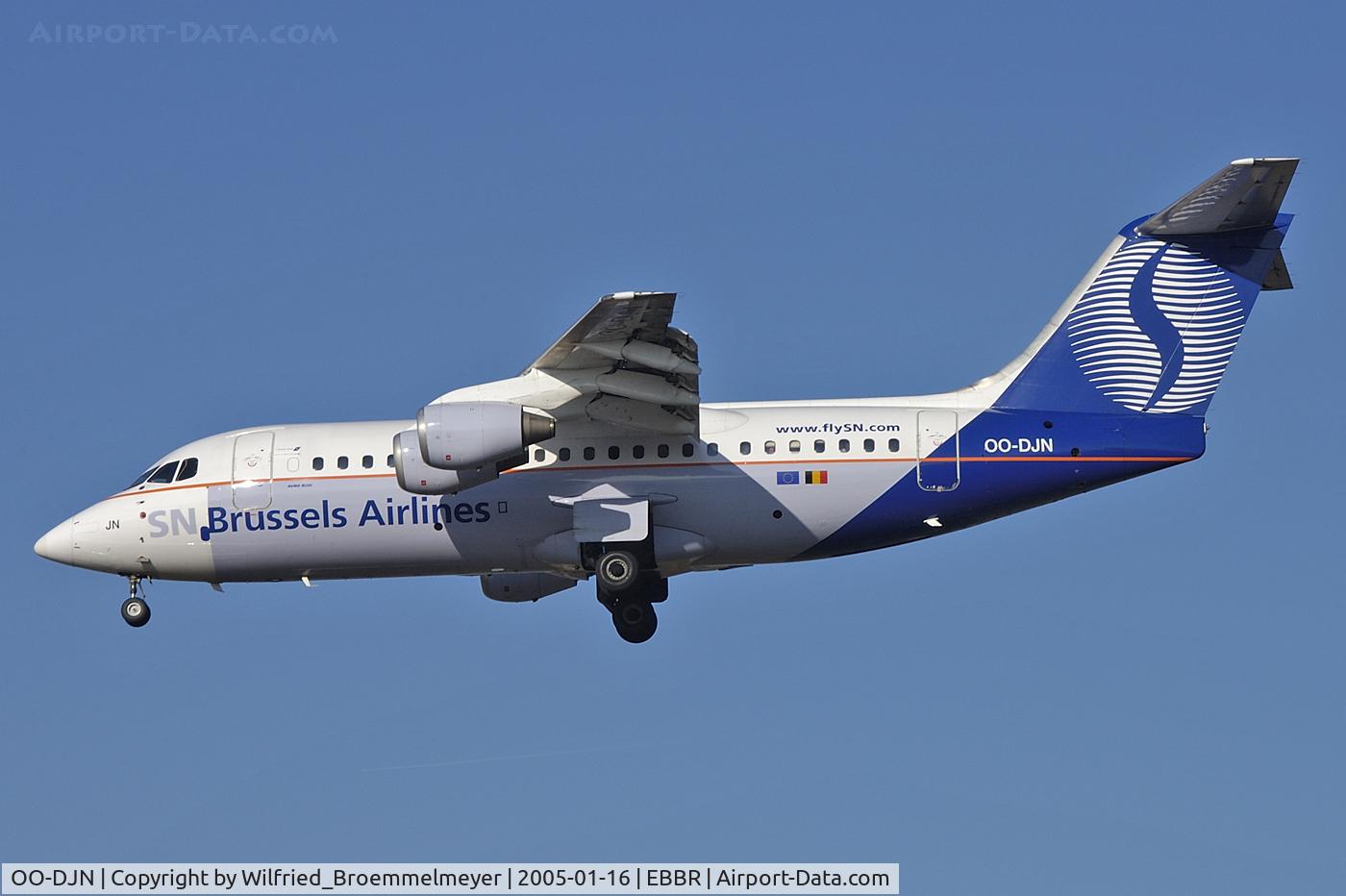 OO-DJN, 1995 British Aerospace Avro 146-RJ85 C/N E.2275, Approach runway 25R