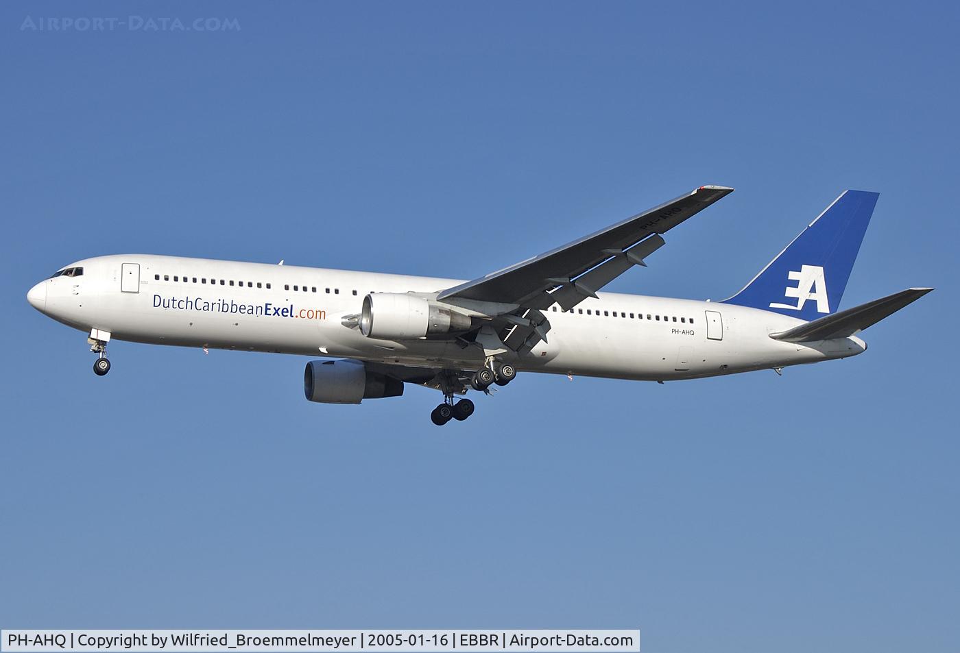 PH-AHQ, 1990 Boeing 767-383 C/N 24477, Final to runway 25R.