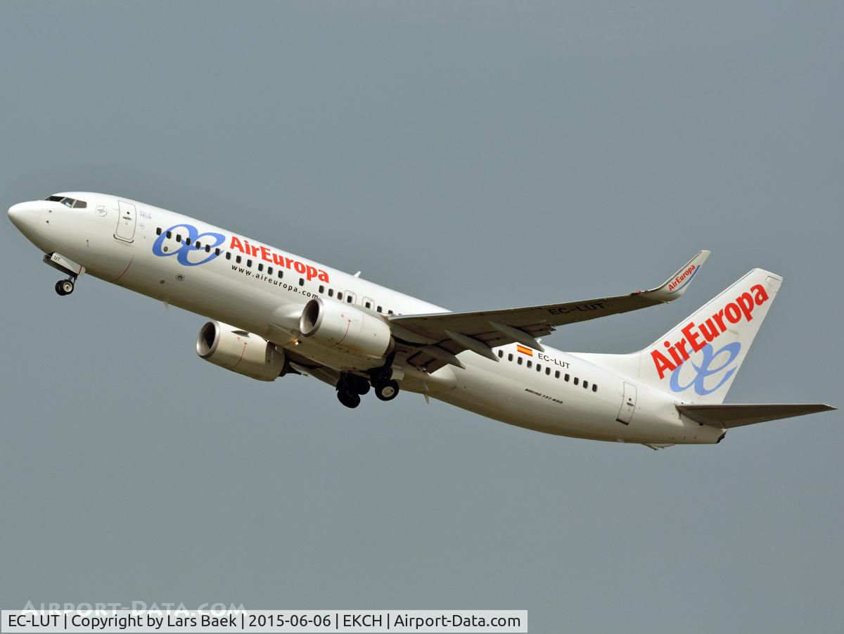 EC-LUT, 2013 Boeing 737-85P C/N 36592, RWY22R