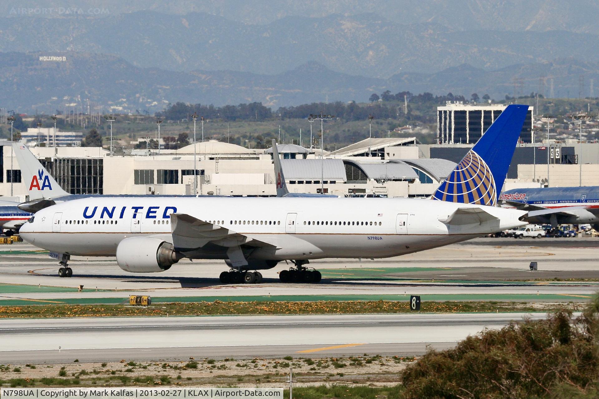 N798UA, 1998 Boeing 777-222ER C/N 26928, United Airlines Boeing 777-222, UAL935 arriving from London- EGLL, off of 25R on TWY P