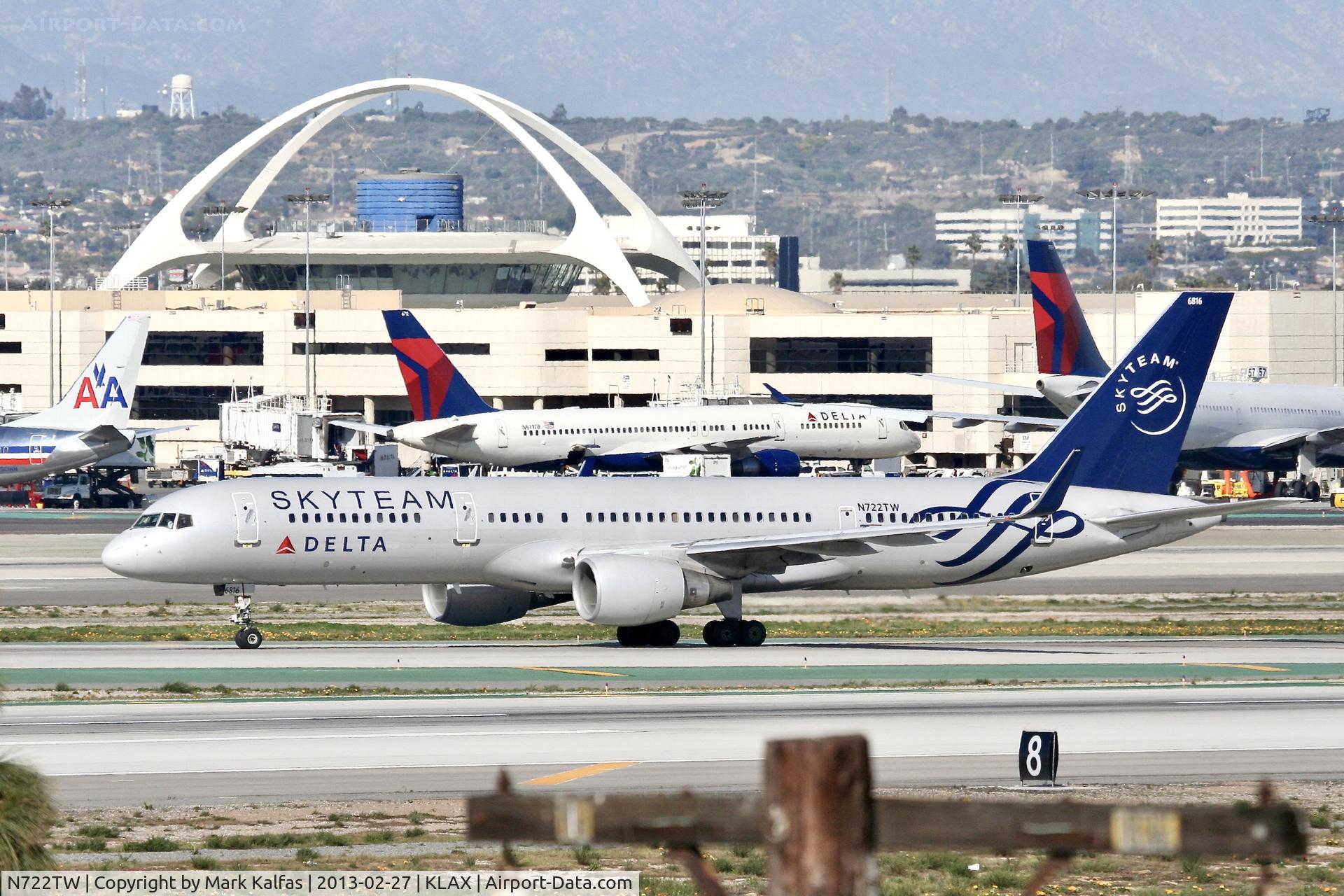 N722TW, 1999 Boeing 757-231 C/N 29385, Delta B752, N722TW at LAX