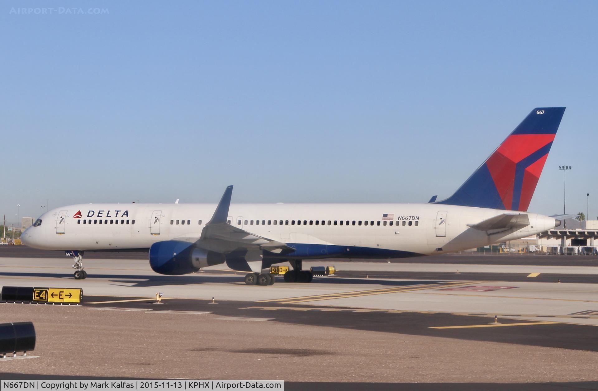 N667DN, 1991 Boeing 757-232 C/N 25035, Delta B752 Boeing 757-232, N667DN at PHX