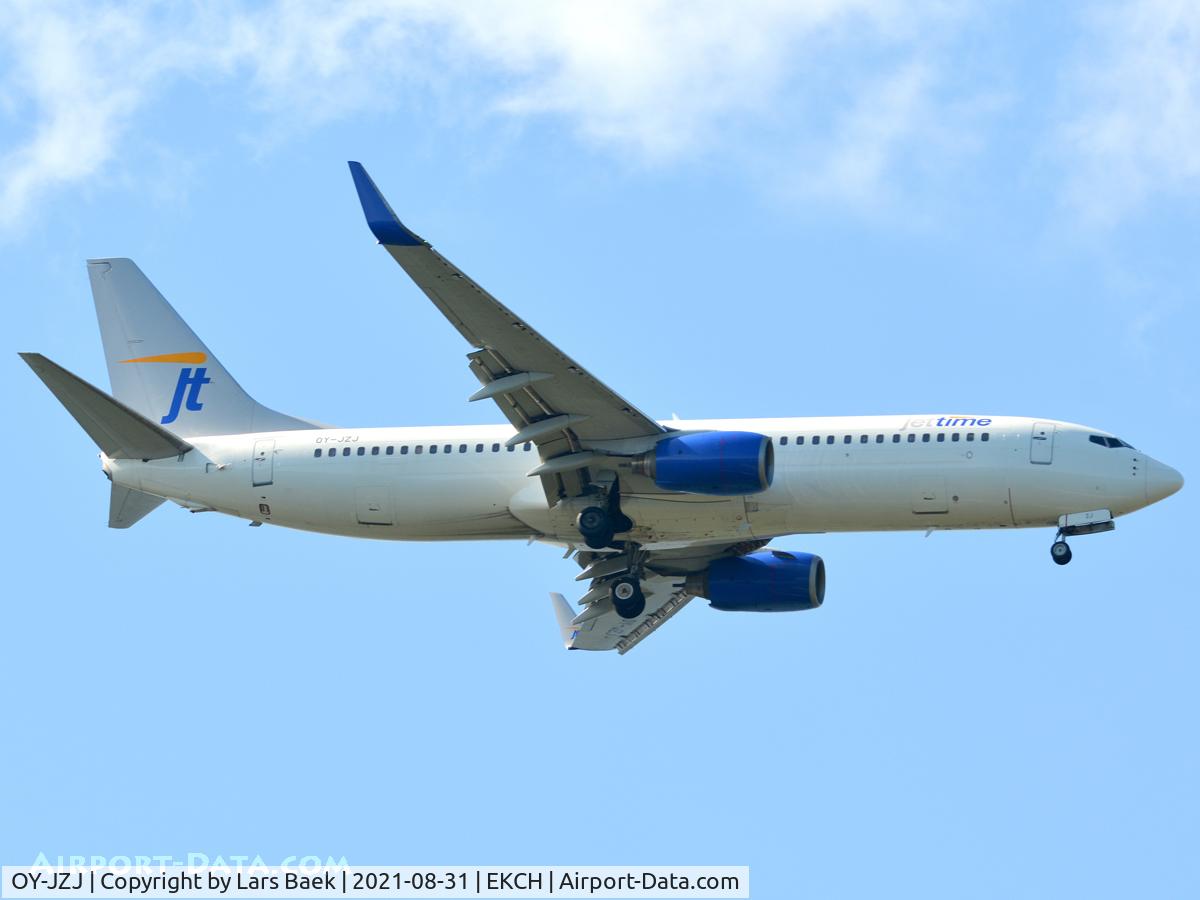 OY-JZJ, 2003 Boeing 737-82R C/N 30658, RWY04L from Kongelundsfortet
