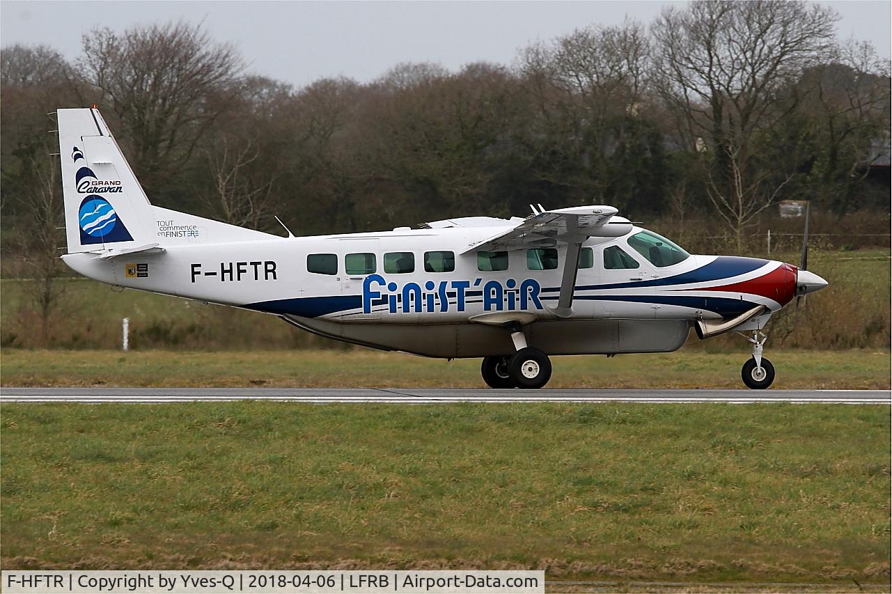 F-HFTR, 2008 Cessna 208B Grand Caravan C/N 208B-2041, Textron Aviation Inc. Grand Caravan 208B, Taxiing rwy 25L, Brest-Bretagne airport (LFRB-BES)