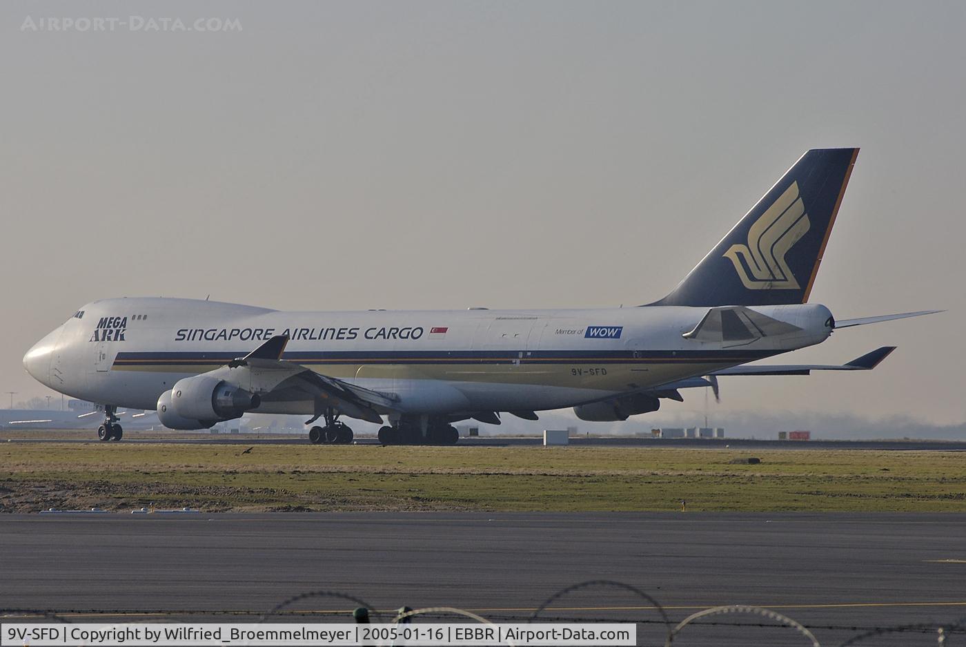 9V-SFD, 1995 Boeing 747-412F/SCD C/N 26553, Take-off from runway 20.