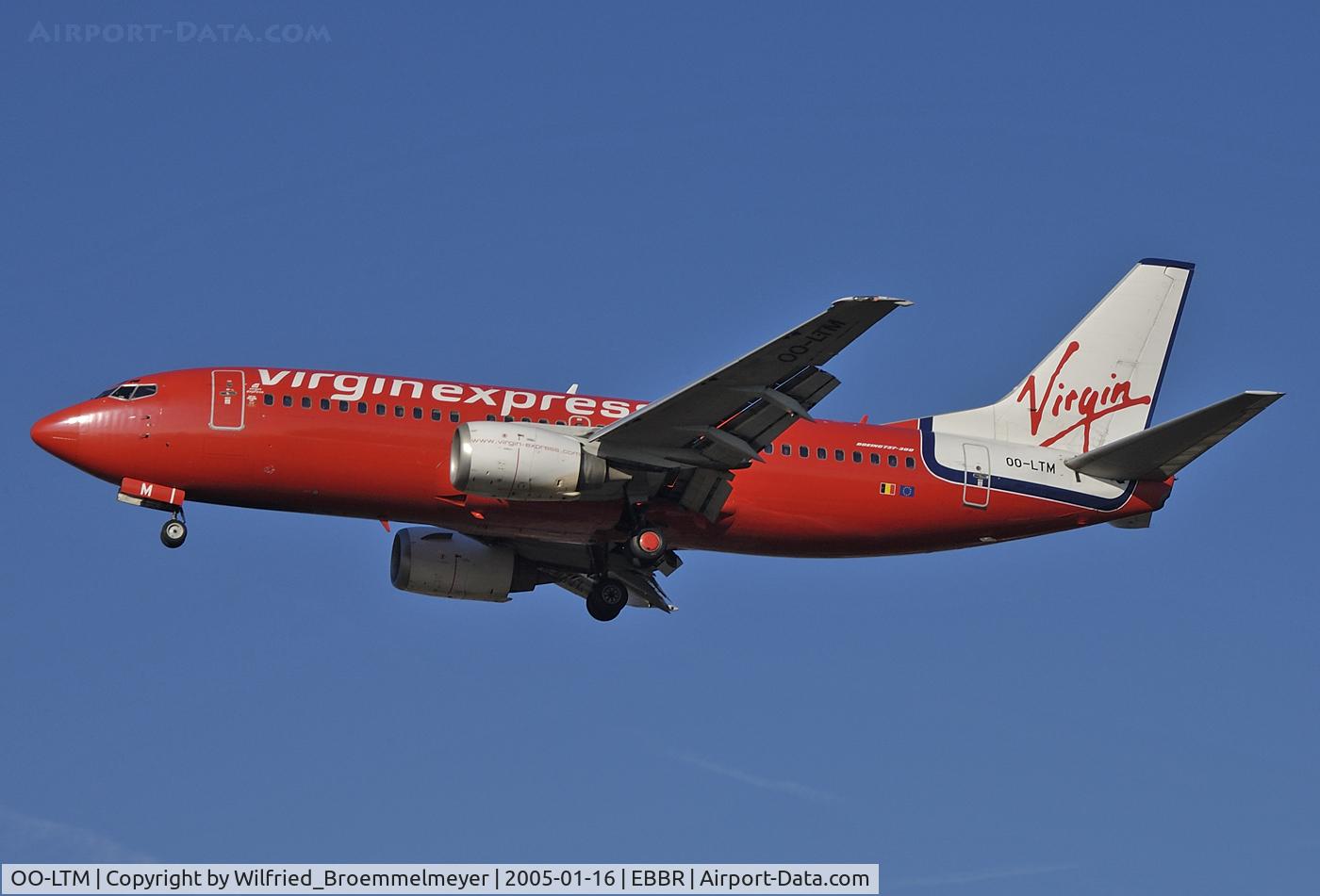 OO-LTM, 1991 Boeing 737-3M8 C/N 25070, Approach to Runway 25R.