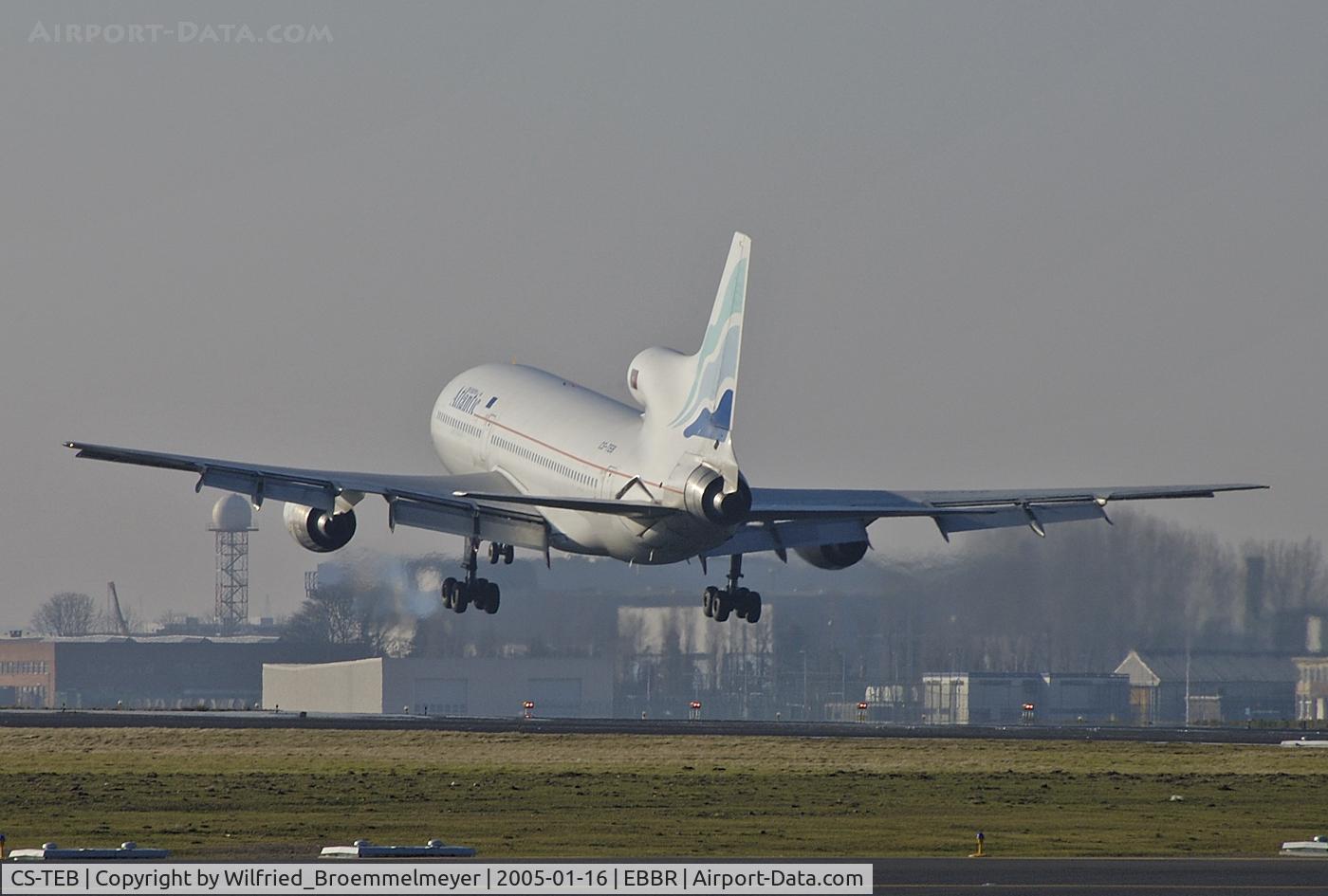 CS-TEB, 1983 Lockheed L-1011-500 TriStar C/N 1240, Very short final to Runway 25R.
