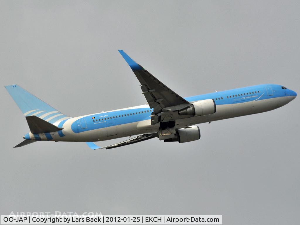 OO-JAP, 2001 Boeing 767-38E/ER C/N 30840, RWY04R Take of