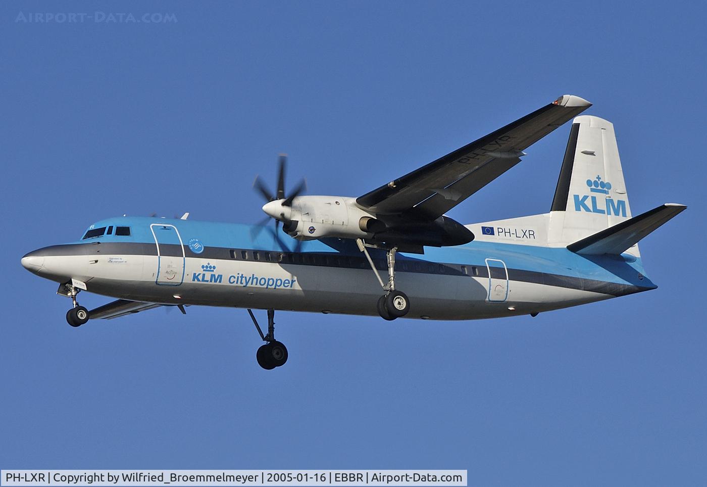 PH-LXR, 1993 Fokker 50 C/N 20277, Approach to Runway 25R.