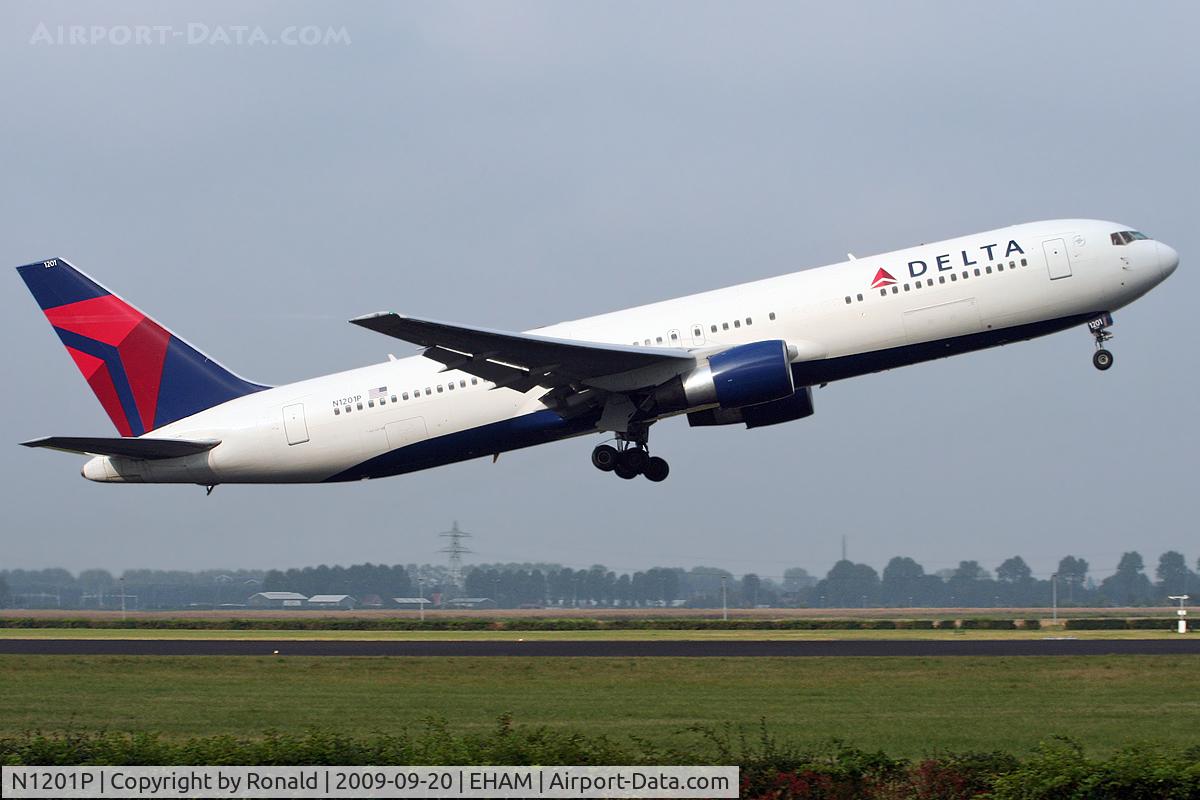 N1201P, 1998 Boeing 767-332 C/N 28458, at spl
