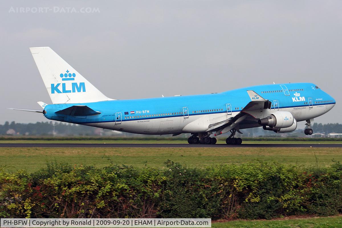 PH-BFW, 2000 Boeing 747-406BC C/N 30454, at spl