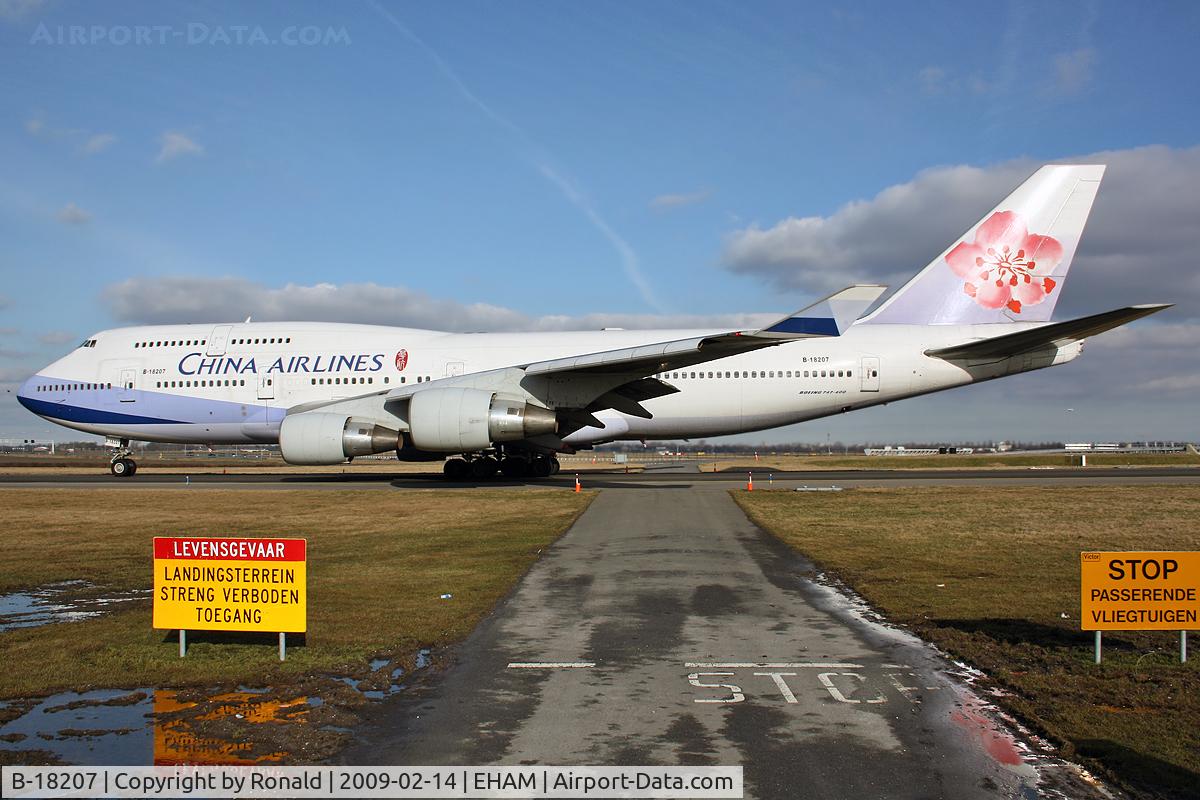 B-18207, Boeing 747-409 C/N 29219, at spl