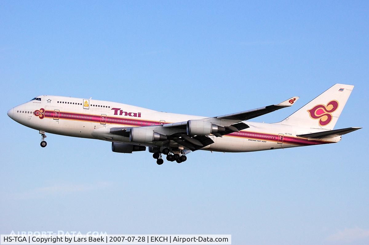 HS-TGA, 2001 Boeing 747-4D7 C/N 32369, RWY22L