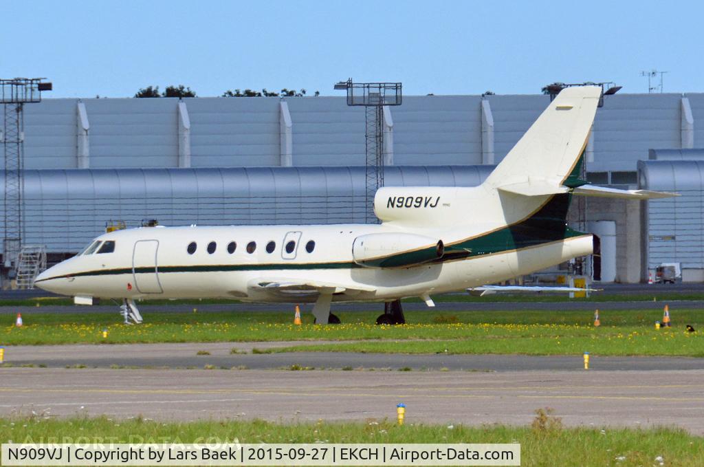 N909VJ, 1981 Dassault-Breguet Falcon 50 C/N 69, Parked