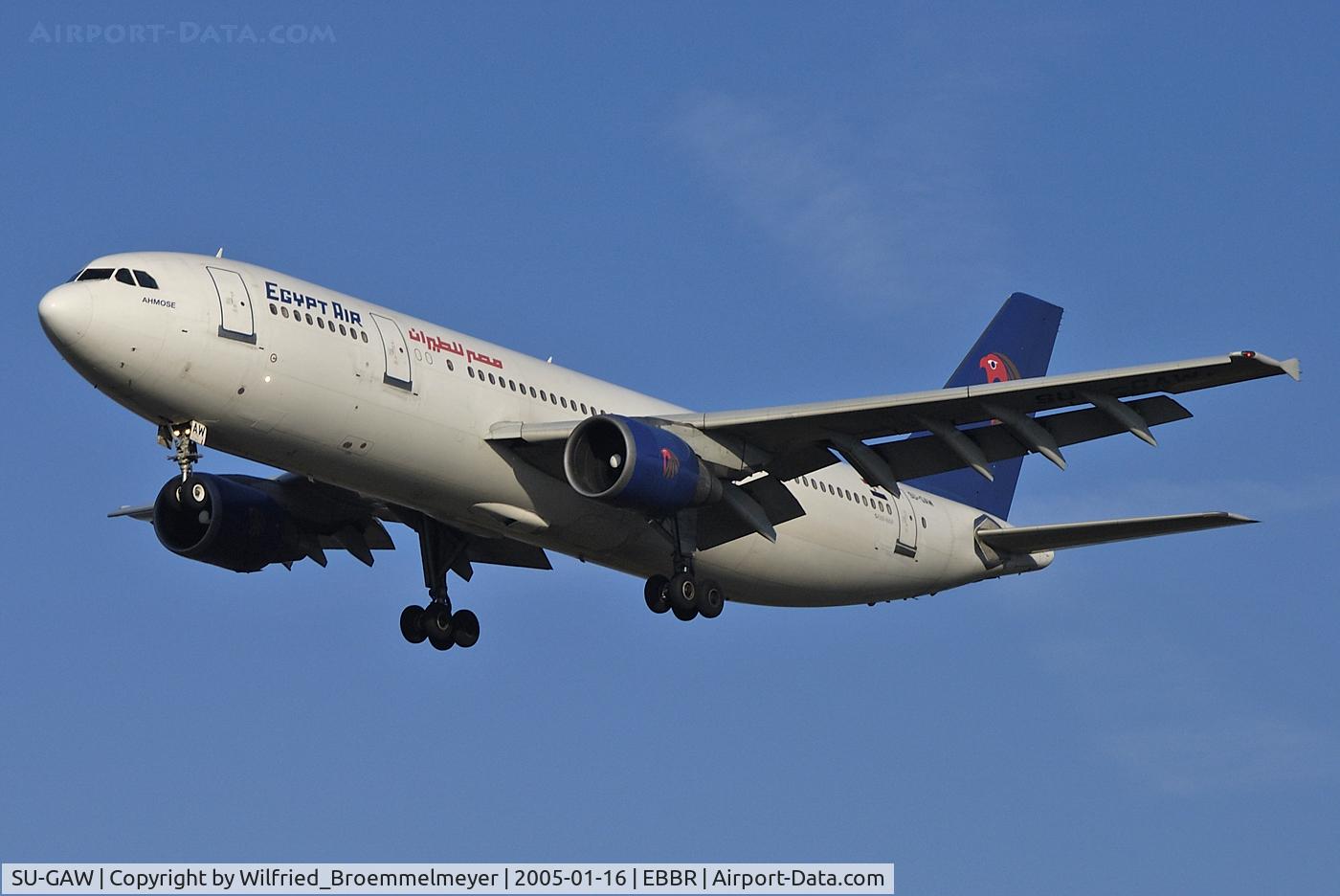 SU-GAW, 1990 Airbus A300B4-622R C/N 581, On Approach to Runway 25R