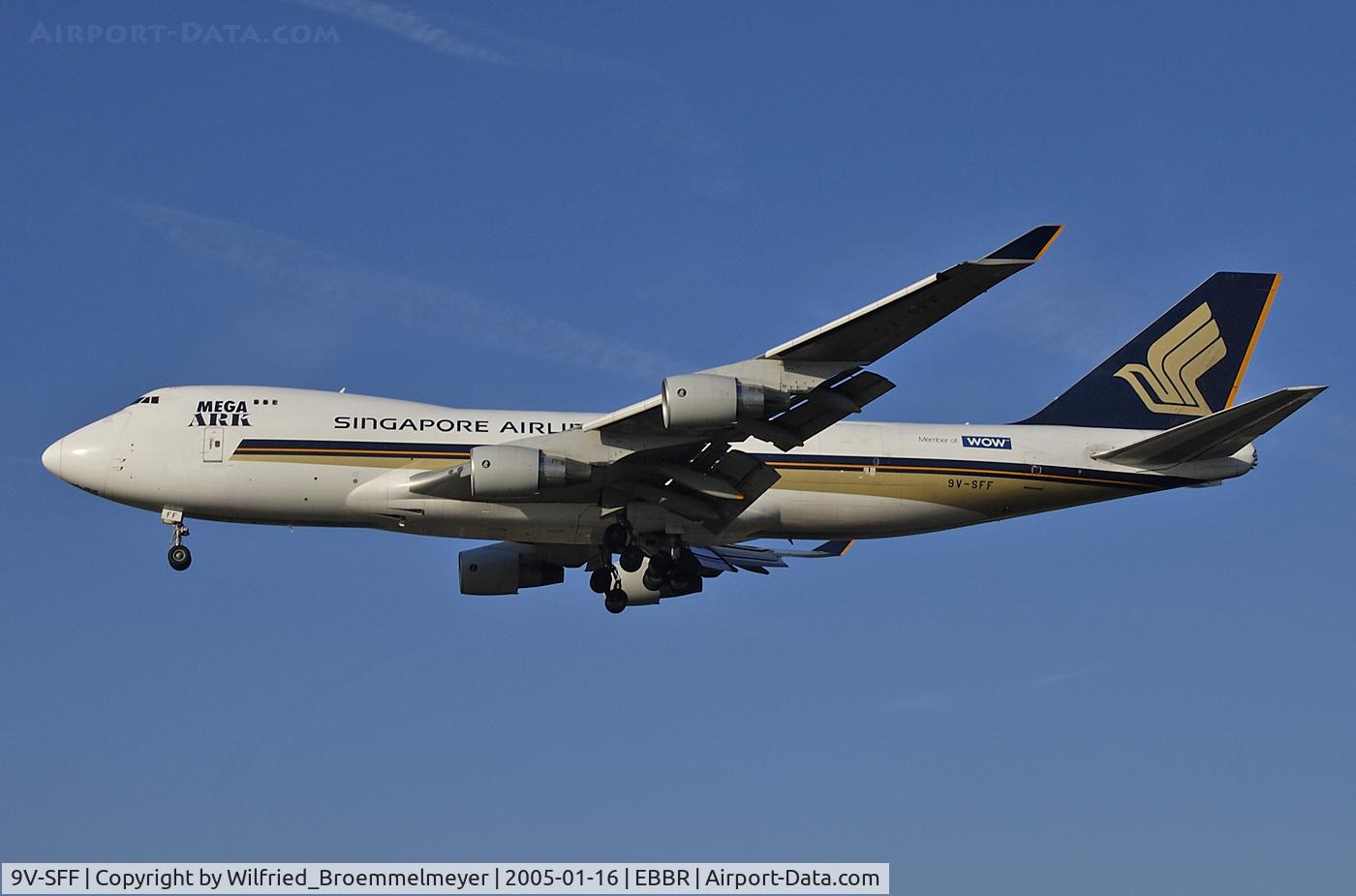 9V-SFF, 1997 Boeing 747-412F/SCD C/N 28026, Approach to Runway 25R